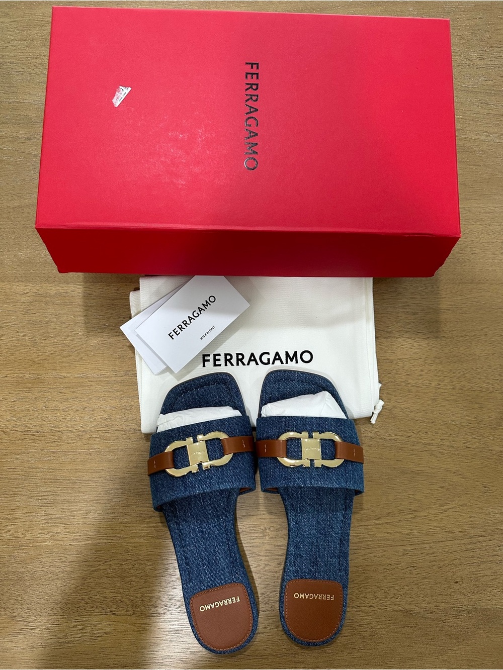 Salvatore Ferragamo Gancini Slide (size 6.5C)